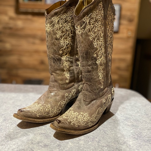 corral brown crater embroidered boots